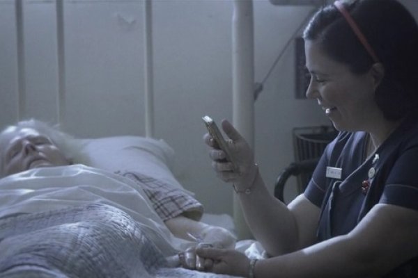 Titulky k Getting On S01E01 - Born on the Fourth of July