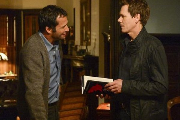 Titulky k The Following S01E03 - The Poet's Fire