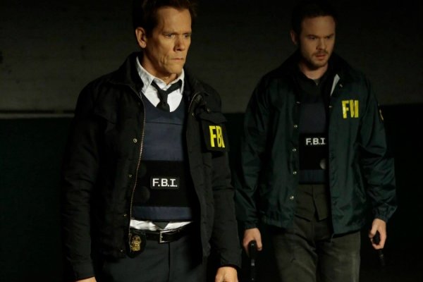 Titulky k The Following S03E02 - Boxed In