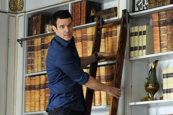 Titulky k Warehouse 13 S04E11 - The Living and the Dead