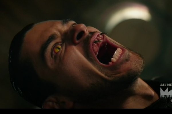 Titulky k From Dusk Till Dawn S02E07 - Bring Me the Head of Santanico Pandemonium