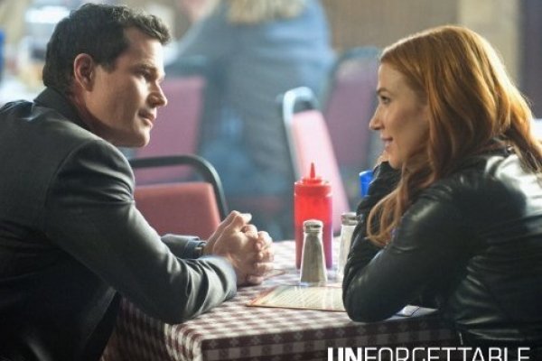 Titulky k Unforgettable S01E22 - A Man in the Woods