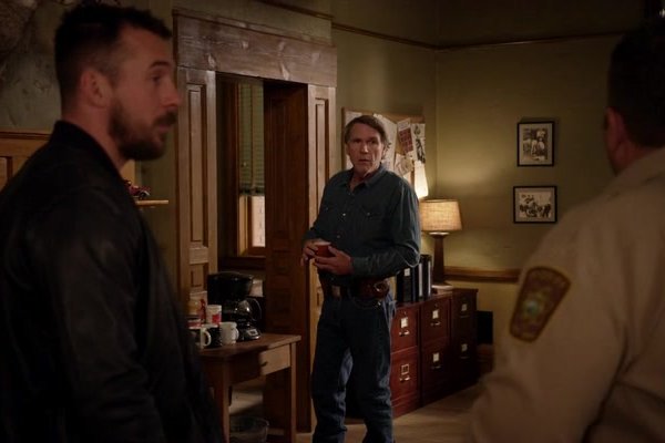 Titulky k Longmire S06E07 - Opiates and Antibiotics