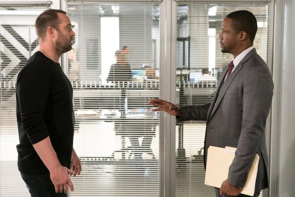 Titulky k Blindspot S04E16 - The One Where Jane Visits an Old Friend