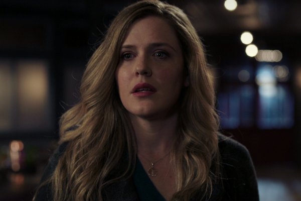Titulky k The InBetween S01E09 - The Devil's Refugee