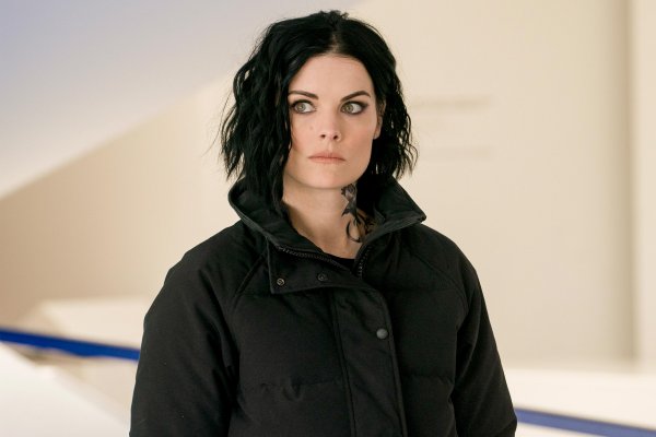 Titulky k Blindspot S04E21 - Masters of War 1:5 - 8