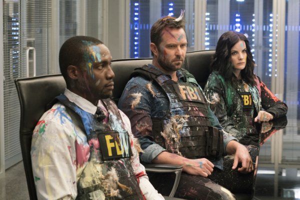 Titulky k Blindspot S04E22 - The Gang Gets Gone