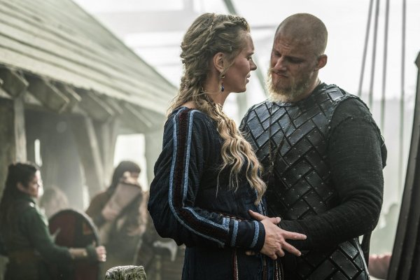 Titulky k Vikings S06E03 - Ghosts, Gods and Running Dogs