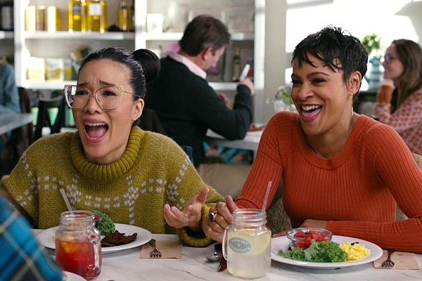 Titulky k American Housewife S04E14 - A Very English Scandal