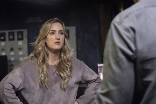 Titulky k Blindspot S05E04 - And My Axe!