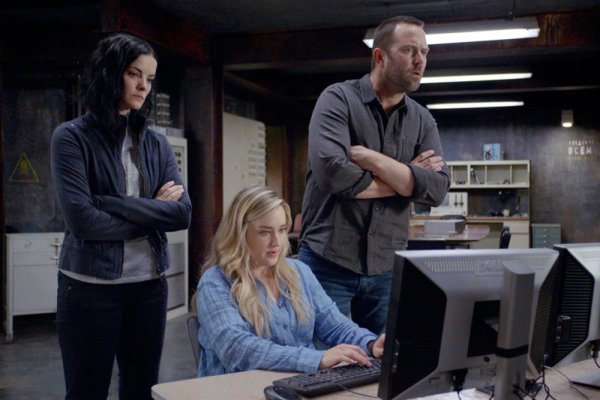 Titulky k Blindspot S05E08 - Ghost Train