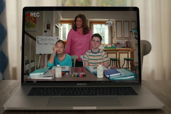 Titulky k American Housewife S05E04 - Homeschool Sweet Homeschool