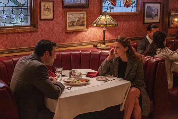 Titulky k Pearson S01E05 - The Former City Attorney