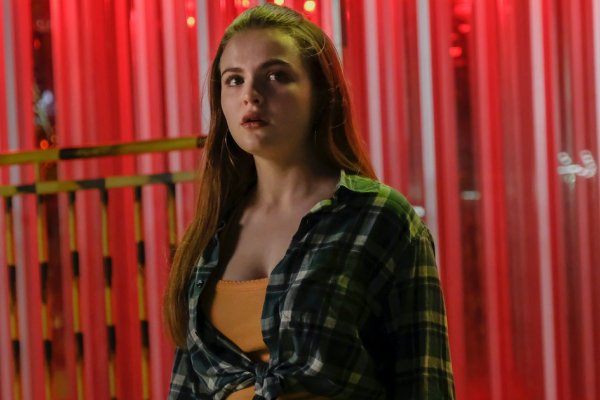 Titulky k Cruel Summer S01E05 - As The Carny Gods Intended