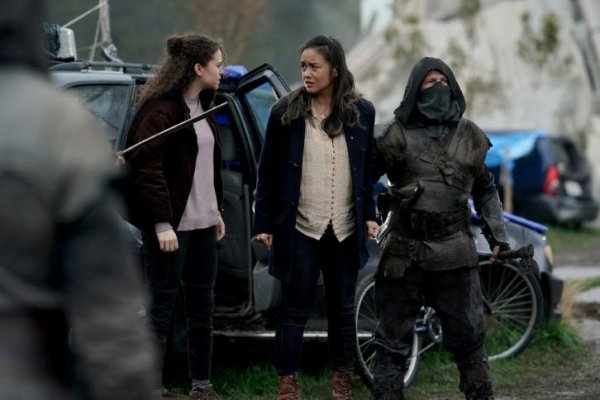 Propagační fotografie k epizodě S02E10 The Return